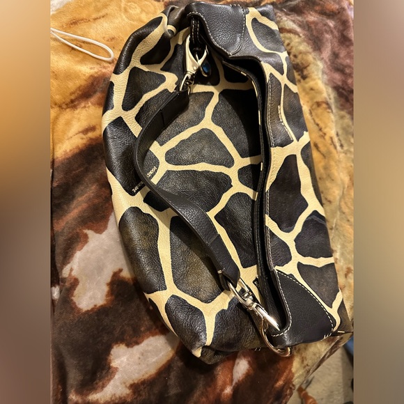 DOONEY & BOURKE. Giraffe print handbag , with Dust cover bag. - Picture 11 of 11